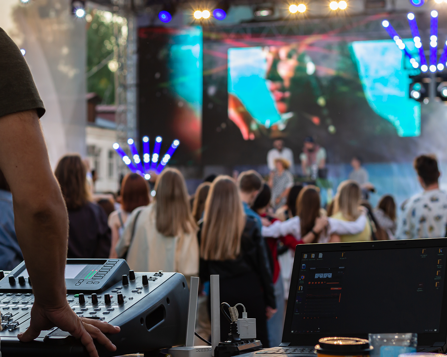 Led screen setup in stage